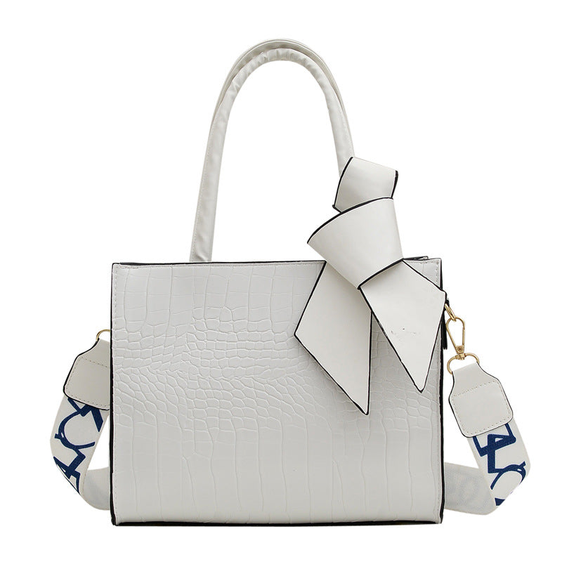 Trendy Chain Messenger Bag for Ladies